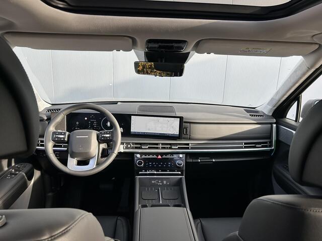 Hyundai SANTA FE 1.6 T-GDI HEV Premium Sky 7p. / ¤3000,- Voordeel / Nieuw uit voorraad leverbaar / Navigatie + Apple Carplay/Android Auto / Lederen Bekleding / Elektrisch Schuif-/Kanteldak / Keyless Entry & Start /