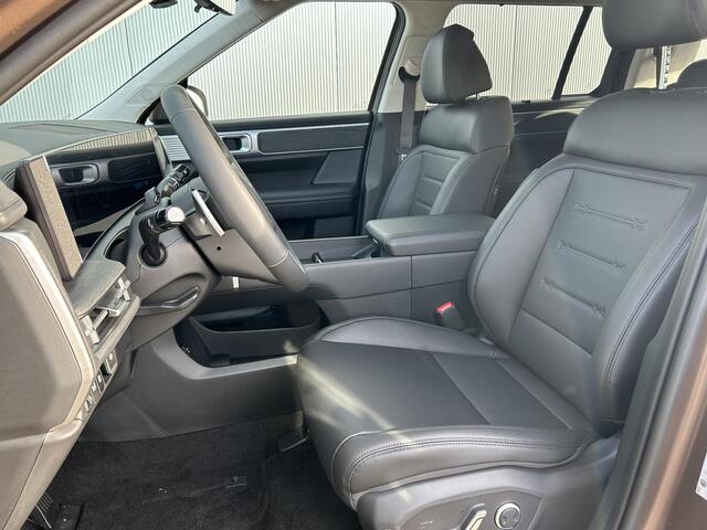 Hyundai SANTA FE 1.6 T-GDI HEV Premium Sky 7p. / ¤3000,- Voordeel / Nieuw uit voorraad leverbaar / Navigatie + Apple Carplay/Android Auto / Lederen Bekleding / Elektrisch Schuif-/Kanteldak / Keyless Entry & Start /