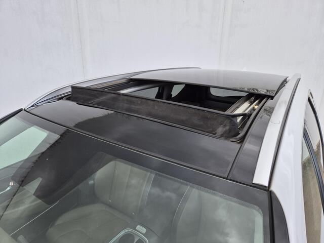 Hyundai SANTA FE 1.6 T-GDI PHEV Premium Plus Sky 7p. Automaat / 7 persoons / HUD / Glazen schuif- en kanteldak / Rondomzicht camera / Krell Premium Audio / Lichtmetalen wielen 19" /
