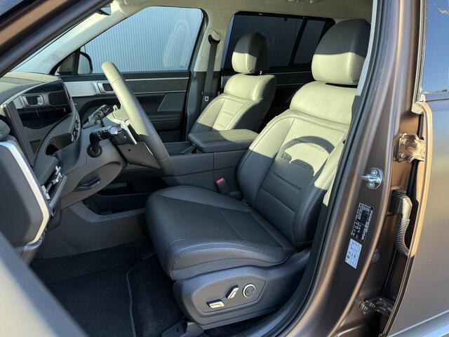 Hyundai SANTA FE 1.6 T-GDI HEV Premium 7p. / Trekhaak Afneembaar 1.110 KG / Leder / Stoelverkoeling & Verwarming / 360 Camera / Adaptive Cruise Control /