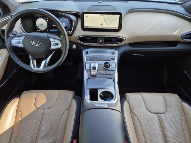 Hyundai SANTA FE 1.6 T-GDI PHEV Plug-in Premium Plus Sky Automaat / Afneembare Trekhaak / HUD / Trekgewicht 1350 kg / Elektrische bedienbare achterklep / Glazen schuif- en kanteldak / Stuur- en Stoelverwarming / Stoelventilatie voor /