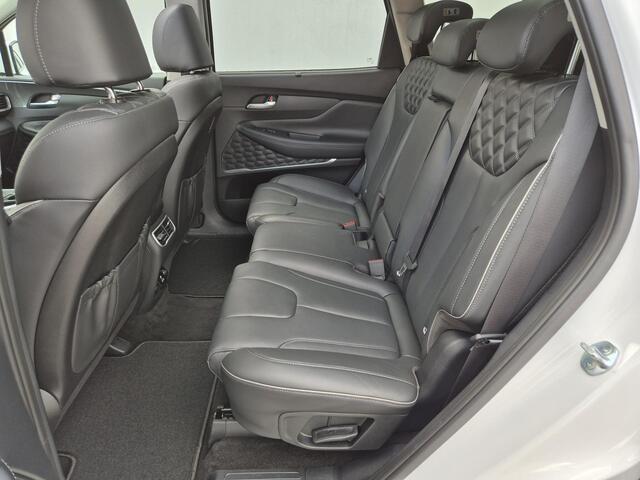 Hyundai SANTA FE 1.6 T-GDI PHEV Plug-in Premium Sky 7p. Automaat / 7 Persoons / HUD / glazen schuif- en kanteldak / Apple Carplay Android Auto / Stuur- en Stoelverwarming / rondomzichtcamera / trekgewicht van 1350 kg /