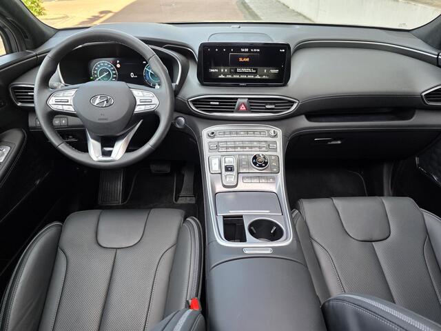 Hyundai SANTA FE 1.6 T-GDI 265PK PHEV Premium Sky 7p. | Lederen bekleding incl memory| Schuifkanteldak | Vierwielaandrijving | 7-persoons | Stoelventilatie & verwarming voor & achter |