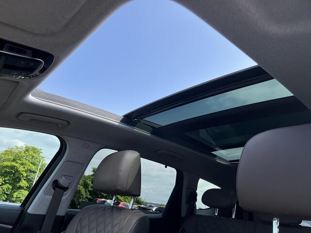 Hyundai SANTA FE 1.6 T-GDI PHEV Premium Plus Sky 7p. | Lederen bekleding incl memory| Schuifkanteldak | Vierwielaandrijving | 7-persoons | Stoelventilatie & verwarming voor & achter | Adaptieve cruisecontrol |