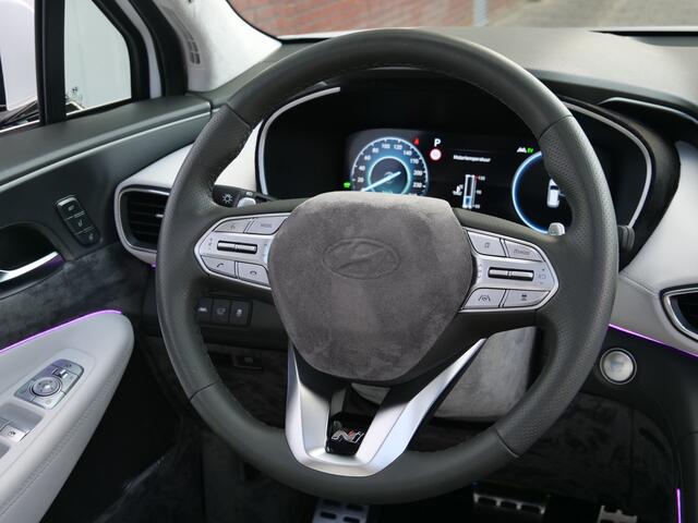 Hyundai SANTA FE 1.6 T-GDI 265pk PHEV Premium Plus Sky 7p. Automaat Panoramadak / Trekhaak / Stoelkoeling / Etc / Etc.