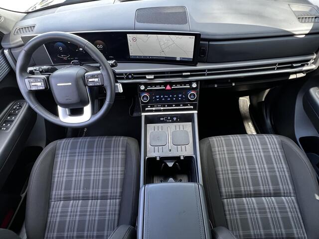 Hyundai SANTA FE 1.6 T-GDI PHEV Comfort Smart 4WD 7p. Automaat / Als nieuw 7 persoons / Stoelventilatie / Stuur-, stoel- en achterbankverwarming / Navi / Apple Carplay Android / 20" LM wielen /