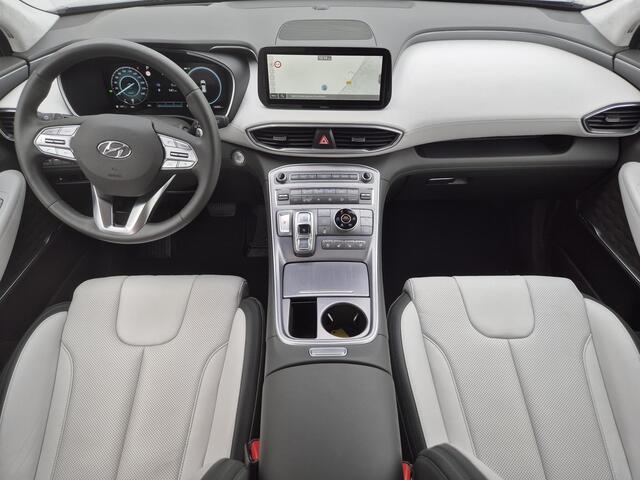 Hyundai SANTA FE 1.6 T-GDI PHEV Plug-in Premium Plus Sky Automaat / HUD / Glazen schuif- en kanteldak / Stuur-, Stoel en Achterbankverwarming / Rondomzicht camera / Elektrische achterklep / Stoelventilatie / Adaptief CC /