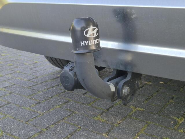 Hyundai SANTA FE 1.6 T-GDI PHEV Plug-in Premium 7p. / 7 Persoons / HUD / Trekhaak vast / Stuur-, Stoel en Achterbankverwarming / Rondomzicht camera / Elektrische achterklep / Adaptief CC / Trekgewicht 1350 kg / Stoelventilatie /