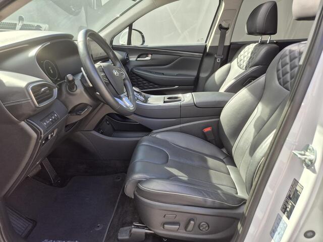 Hyundai SANTA FE 1.6 T-GDI PHEV Plug in Premium Sky Automaat / Trekgewicht 1350 kg / HUD / Glazen schuif- en kanteldak / Stuur-, Stoel en Achterbankverwarming / Elektrische achterklep / Rondomzicht camera /