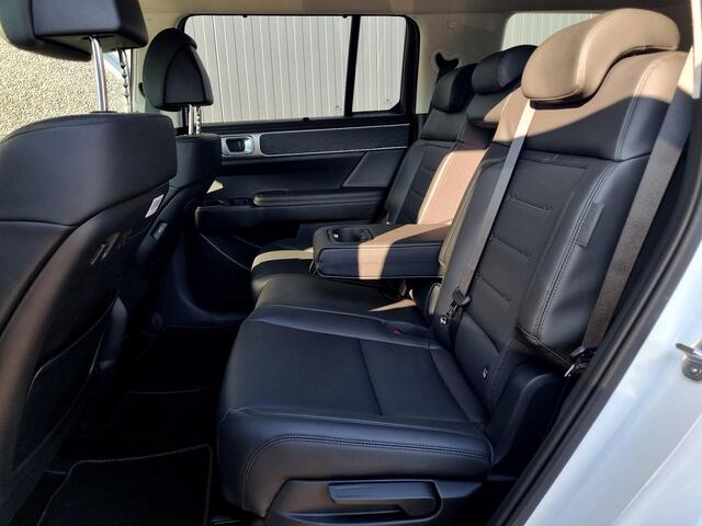 Hyundai SANTA FE 1.6 T-GDI HEV Premium 7p. / ¤7500,- Inruilvoordeel In Prijs Verrekend / Rijklaarprijs / Direct Leverbaar /