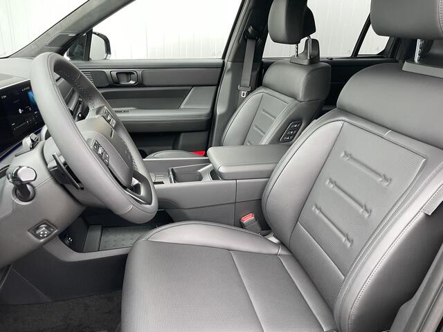 Hyundai SANTA FE 1.6 T-GDI PHEV Black Line 4WD 7p. / uit voorraad LEVERBAAR / Stoelverkoeling / Nappaleder / BOSE / 360 Camera / Stoelverwarming Voor + Achter / Stuurverwarming /