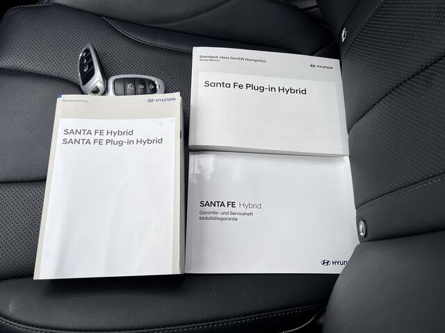 Hyundai SANTA FE 1.6 T-GDI PHEV 265pk Premium Sky 7 P. Automaat / Fabr. garantie tot 09-2027 ** / Zeven persoons / 1.350 kg trekgewicht / EAER 58 km / Schuifdak / Leder / HUD / Navi / Apple Carplay Android / 18" LM wielen /
