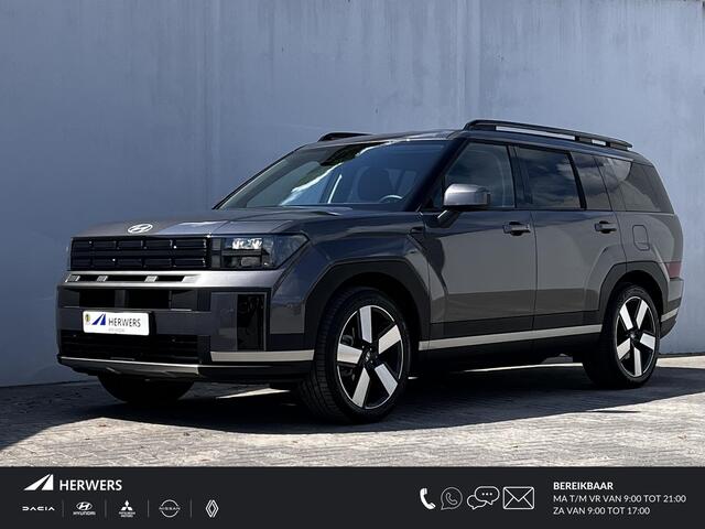 Hyundai SANTA FE 1.6 T-GDI PHEV Comfort Smart 4WD 7p. Automaat / Als nieuw 7 persoons / EAER 54km / Stoelventilatie / Stuur-, stoel- en achterbankverwarming / Navi / Apple Carplay Android / 20" LM wielen /