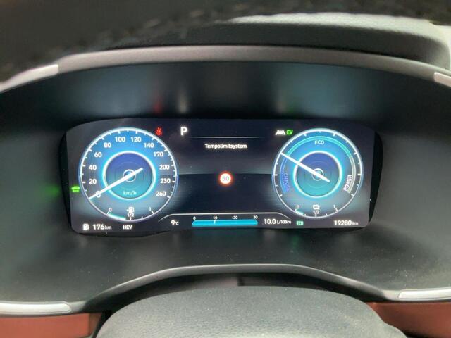 Hyundai SANTA FE 1.6 T-GDI PHEV Premium Plus Sky | Panoramadak | Complete historie | Vol leder | Comfortstoelen voorin (inclusief ventilatie / stoelverwarming) | Achteruitrijcamera | Vierwielaandrijving | Geuheugenstoelen