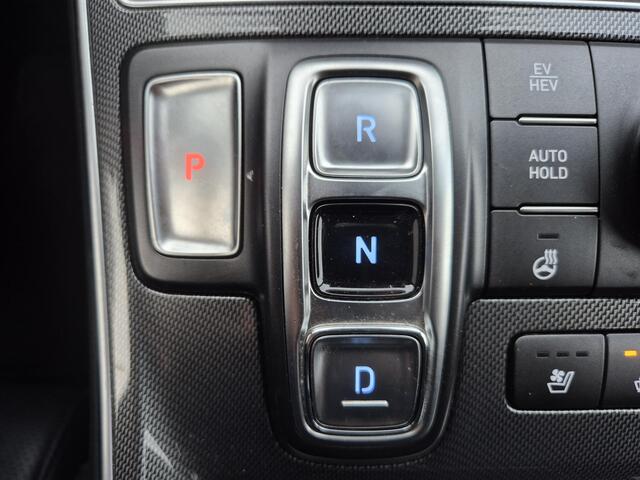 Hyundai SANTA FE 1.6 T-GDI PHEV Premium Sky 4WD Automaat / Fabrieksgarantie tot 08-2027 / Afneembare trekhaak 1.350 kg / Elektr. Panorama schuifdak / Elektr. stoelen en klep / Stoelventilatie / Stuur-, stoel- en achterbankverwarming /