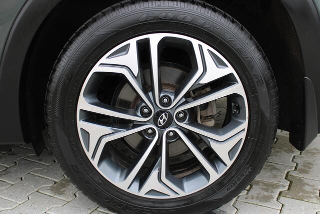 Hyundai SANTA FE 2.4 GDI Premium | Incl. 12 maanden garantie | 7 persoons | Apple carplay/Android auto | Cruise control | Schuif/kantel dak | 360° camera | Elektrisch verstelbare voorstoelen