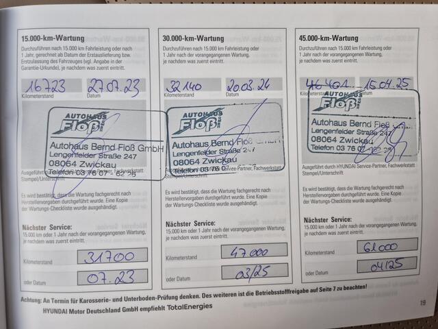 Hyundai SANTA FE 1.6 T-GDI PHEV Premium Plus Sky Automaat 5P. / Fabrieksgarantie tot 11-2027 / Trekhaak afneembaar / Dealer onderhouden / Trekgewicht 1.350 kg / head-up display / Panorama schuifdak / Stuur-, stoel- en achterbankverwarming / Apple Carplay Android / Rondomz