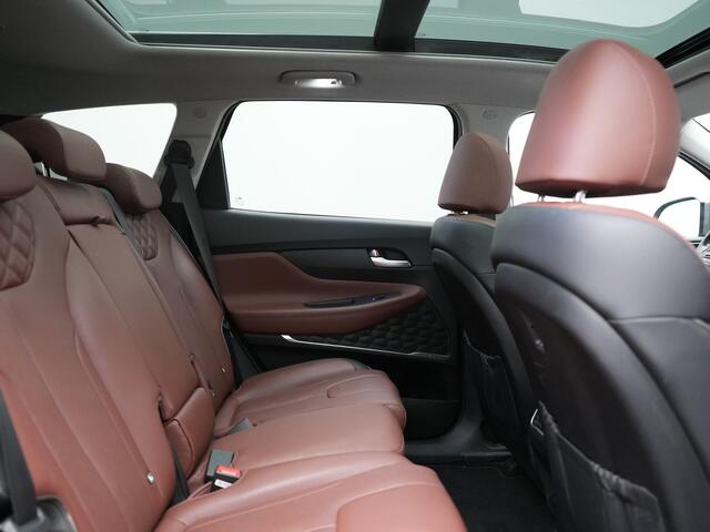 Hyundai SANTA FE 1.6 T-GDI Premium Smart Sky PHEV 266pk Dealer O.H. | Panodak | Adaptive Cruise | Camera | Krell Audio | Lederen Sportstoelen Verwarmd | Apple Carplay | Keyless | Blis | Stuur Verwarmd | Navigatie | DAB | Plug In Hybrid