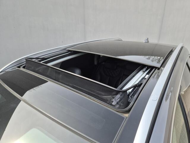 Hyundai SANTA FE 1.6 T-GDI PHEV Premium Sky 7P automaat / 7 persoons / Accu SOH 100% / Dealer onderhouden / Afneembare trekhaak / Head Up Display / Trekgewicht 1350 kg / Glazen schuif- en kanteldak / Stuur- Stoel & Achterbankverwarming /