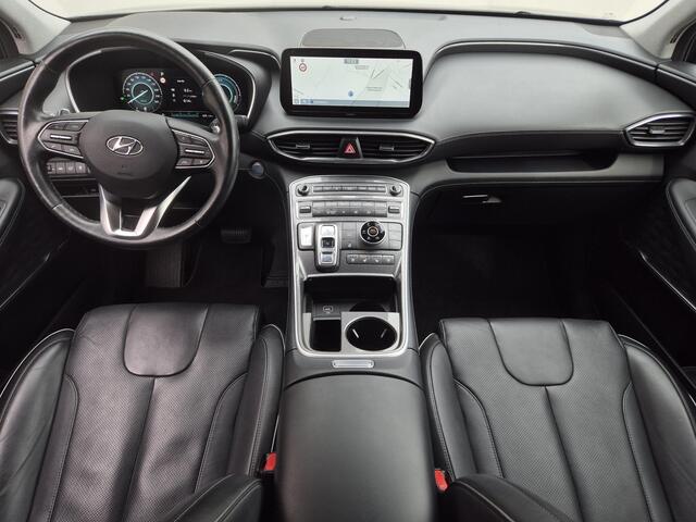 Hyundai SANTA FE 1.6 T-GDI HEV 4WD Premium Sky / Dealer onderhouden / Glazen schuif- en kanteldak / Head Up Display / Trekgewicht 1650 kg / Stuur- Stoel & Achterbank verwarming / Elektrische achterklep / Rondomzicht camera / Stoelventilatie / Adaptief cruise control /