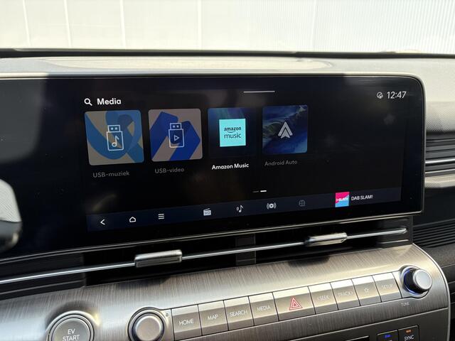 Hyundai SANTA FE 1.6 T-GDI PHEV Premium Sky / 7 personen / Elektrisch glazen panorama-dak / Automaat / All-season banden / Navigatie / Apple Carplay/Android Auto / Stoel verwarming/verkoeling / Airco separaat achter / Achter stoelverwarming / Cruise Control /