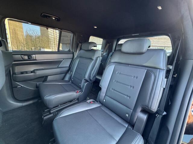 Hyundai SANTA FE Black Line 1.6 T-GDI PHEV 252pk 4WD | DEMOVOORDEEL ¤10.000,- | 6-PERSOONS | LEDEREN BEKLEDING INCL MEMORY | BLACK PACK | BLIND-SPOT VIEW MONITOR | 20'' LMV DARK TONE LM-VELGEN | BOSE AUDIO |