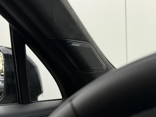 Hyundai SANTA FE 1.6 T-GDI PHEV Black Line 4WD 7p / ¤5.000,- inruilvoordeel / 1.700kg Trekgewicht / Navigatie / Apple & Android carplay / Airco / Achteruitrijcamera /