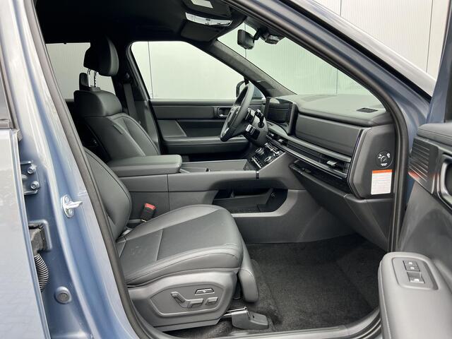 Hyundai SANTA FE 1.6 T-GDI PHEV Black Line 4WD 7p / Rijklaar incl. ¤ 5.000,- korting voor ¤ 66.143,- / 288 pk met 1700 KG trekvermogen / 20" / Leder zwart /