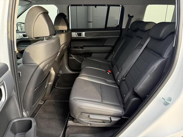 Hyundai SANTA FE 1.6 T-GDI PHEV Premium Plus 4WD 7p / Stoelkoeling / Stuur- & Stoelverwarming / BOSE Audio / Zwart Leder / NL Auto /