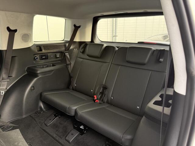 Hyundai SANTA FE 1.6 T-GDI PHEV Premium Plus 4WD 7p / Stoelkoeling / Stuur- & Stoelverwarming / BOSE Audio / Zwart Leder / NL Auto /