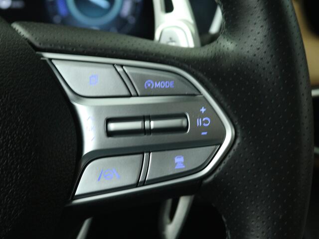 Hyundai SANTA FE 1.6 T-GDI PHEV Premium Plus Sky 7p. | Panoramadak | 360 Camera | Stoelgeheugen | Stoelverwarming/-Verkoeling | Gratis-museum-arrangement , Onderweg-naar-dealer