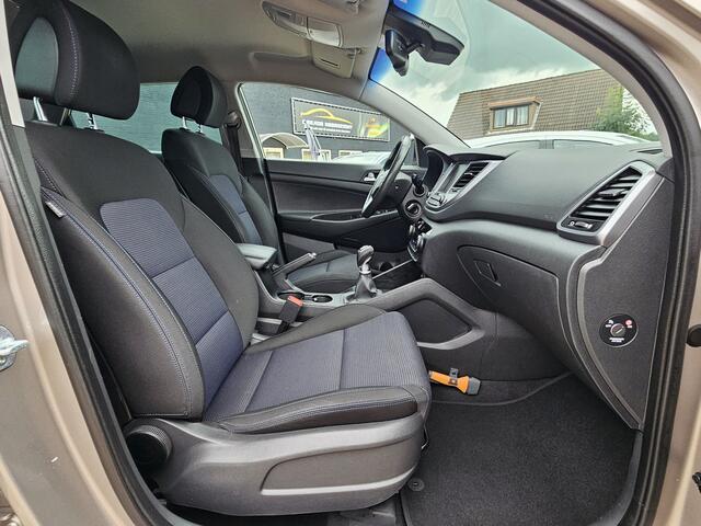 Hyundai TUCSON 1.6 GDi Comfort NAVIGATIE|CAMERA|CRUISE CONTROL|ECC/AIRCO|GETINT GLAS|TREKHAAK Maandag tot Vrijdag geopend van 09.00 tot 20.00 uur en Zaterdag van 09.00 tot 18.00 uur