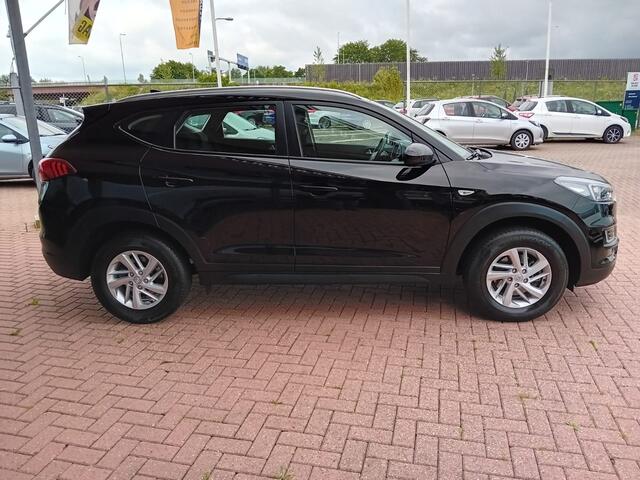 Hyundai TUCSON 1.6 GDi , Airco, Carplay/ Android auto, Navigatie, Bluetooth verbinding, Cruise control, Stoelverwarming, Dimlicht automatisch, Led dag rij verlichting, Elektrische ramen en spiegels, Camera, Zeer nette auto, BOVAG