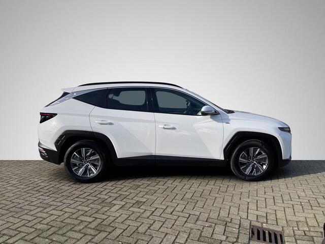 Hyundai TUCSON 1.6 T-GDI MHEV Comfort Smart | Navigatie | Camera | 1650kg Trekgewicht | Apple Carplay/Android Auto | Premium Audio | Elek. Achterklep | Stuu- + Stoelverwarming | Rijklaarprijs!