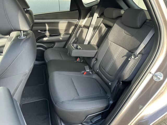 Hyundai TUCSON 1.6 T-GDI PHEV Comfort Smart 4WD / Navigatie / Apple Carplay & Android Auto / Achteruitrijcamera / Climate Control / Adaptive Cruise Control / Stoelverwarming / KRELL Audio / Parkeersensoren Voor + Achter /