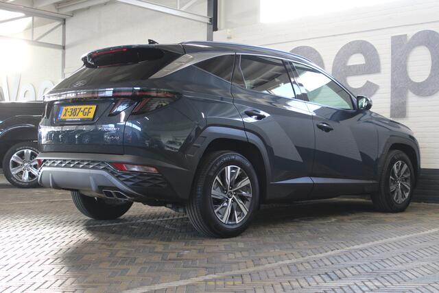 Hyundai TUCSON 1.6 T-GDI HEV Comfort Smart | Incl. 12 maanden garantie | Nieuwstaat | Achteruitrijcamera | Apple CarPlay | Stoel + stuurverwarming | Adaptive cruise | 1650 KG trekgewicht | F1 flippers | DAB radio | LED koplampen |