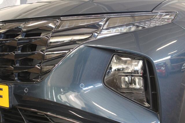 Hyundai TUCSON 1.6 T-GDI HEV Comfort Smart | Incl. 12 maanden garantie | Nieuwstaat | Achteruitrijcamera | Apple CarPlay | Stoel + stuurverwarming | Adaptive cruise | 1650 KG trekgewicht | F1 flippers | DAB radio | LED koplampen |