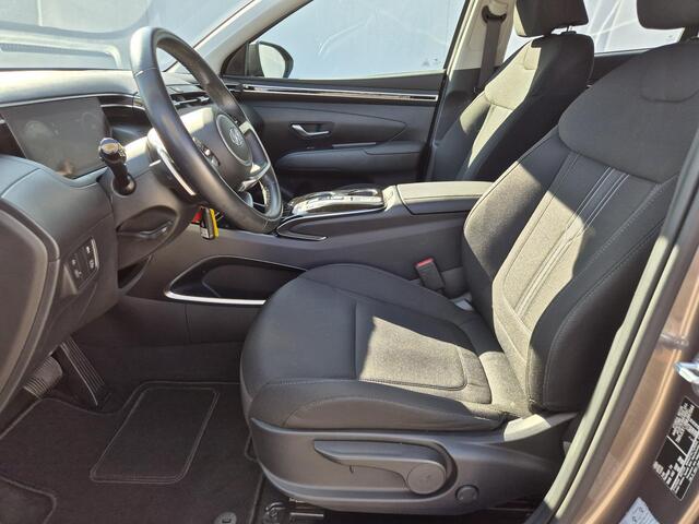 Hyundai TUCSON 1.6 T-GDI HEV 230pk Comfort Automaat / Apple Carplay Android Auto / Adaptief cruise control / Achteruitrijcamera / Trekgewicht 1650 Kg / Lichtmetalen wielen 17" / Parkeersensoren achter /
