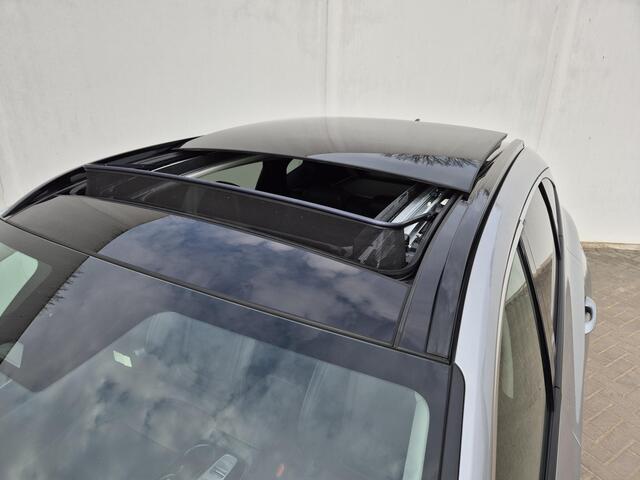 Hyundai TUCSON 1.6 T-GDI PHEV 265pk Premium Sky 4WD Automaat / Glazen schuif- en kanteldak / Adaptief cruise control / Stuur-, en Stoelverwarming / Stoelventilatie / Apple Carplay Android Auto / Rondomzicht camera / Elektrische achterklep /