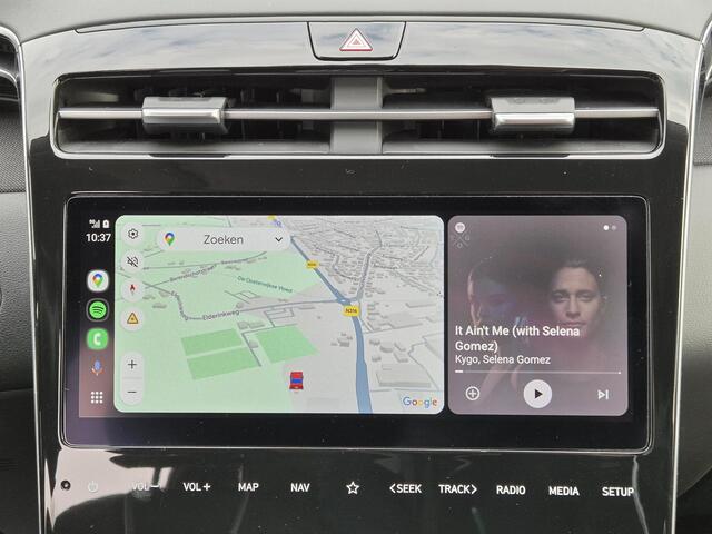 Hyundai TUCSON 1.6 T-GDI PHEV 265pk Premium Sky 4WD Automaat / Glazen schuif- en kanteldak / Adaptief cruise control / Stuur-, en Stoelverwarming / Stoelventilatie / Apple Carplay Android Auto / Rondomzicht camera / Elektrische achterklep /