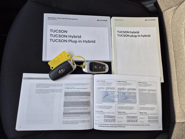 Hyundai TUCSON 1.6 T-GDI PHEV Plug-in Comfort Smart 4WD Automaat / Accu SoH 100% / Stuur- en Stoelverwarming / Elektrisch achterklep / 19" LMV / Apple Carplay - Android Auto / Adaptief cruise control / Achteruitrijcamera /
