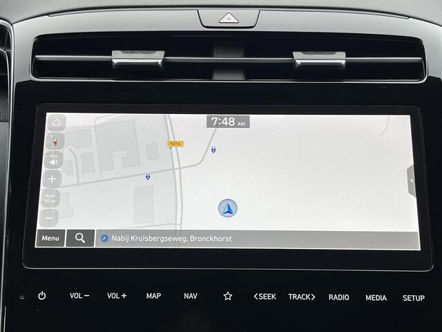 Hyundai TUCSON 1.6 T-GDI PHEV Premium Sky 4WD Automaat / Trekgewicht 1.350 kg / 100% Dealer onderhouden / Elektrisch Glazen schuif- en kanteldak / Elektrische achterklep / Camera 360° / Apple Carplay & Android Auto / Stuur- en stoelverwarming voor en achter / Stoelverko