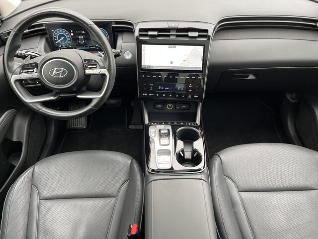 Hyundai TUCSON 1.6 T-GDI PHEV Premium Sky 4WD Automaat / Trekgewicht 1.350 kg / Dealer onderhouden / Elektrisch Glazen schuif- en kanteldak / Elektrische achterklep / Camera 360° / Apple Carplay & Android Auto / Stuur- en stoelverwarming voor en achter / Stoelverkoeling