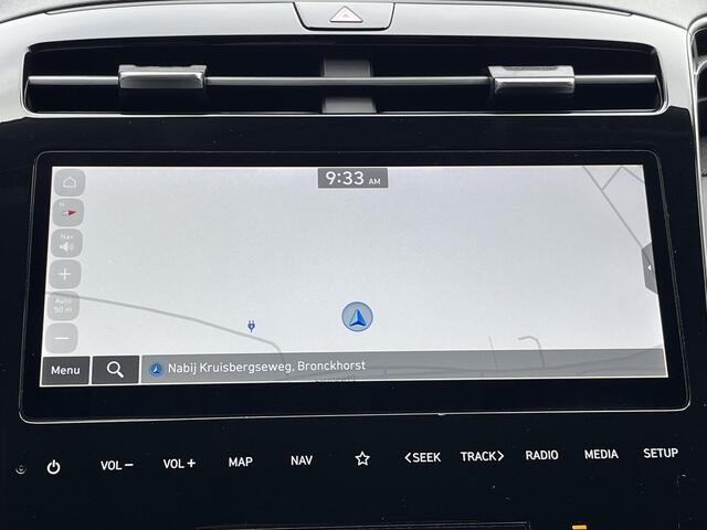 Hyundai TUCSON 1.6 T-GDI PHEV Premium Sky 4WD Automaat / Trekgewicht 1.350 kg / Dealer onderhouden / Elektrisch Glazen schuif- en kanteldak / Elektrische achterklep / Camera 360° / Apple Carplay & Android Auto / Stuur- en stoelverwarming voor en achter / Stoelverkoeling