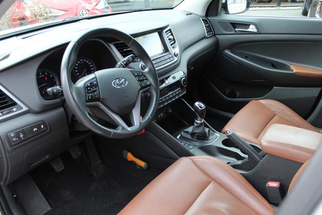 Hyundai TUCSON 1.6 GDi Comfort | Rijklaar | Trekhaak | Leder | Stoelverw. v+a | Navi | Sensor v+a | 19"LMV | NL-auto | All-season