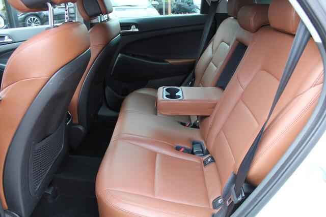 Hyundai TUCSON 1.6 GDi Comfort | Rijklaar | Trekhaak | Leder | Stoelverw. v+a | Navi | Sensor v+a | 19"LMV | NL-auto | All-season