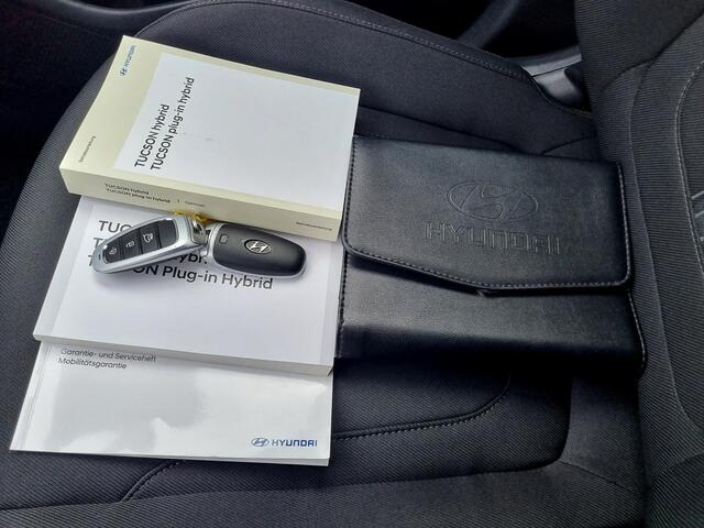 Hyundai TUCSON 1.6 T-GDI PHEV Comfort Smart Sky 4WD Automaat / 1350KG Trekgewicht / Elektrische Schuif-/Kanteldak / Elektrische Achterklep / Navigatie /