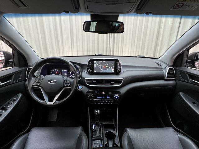 Hyundai TUCSON 1.6 T-GDI *Automaat* Leder / Eerste Eigenaar / Carplay / Cruise / Stoelverwarming / SideSteps / Navigatie / Elek. Stoelen / Camera / 18'' LMV