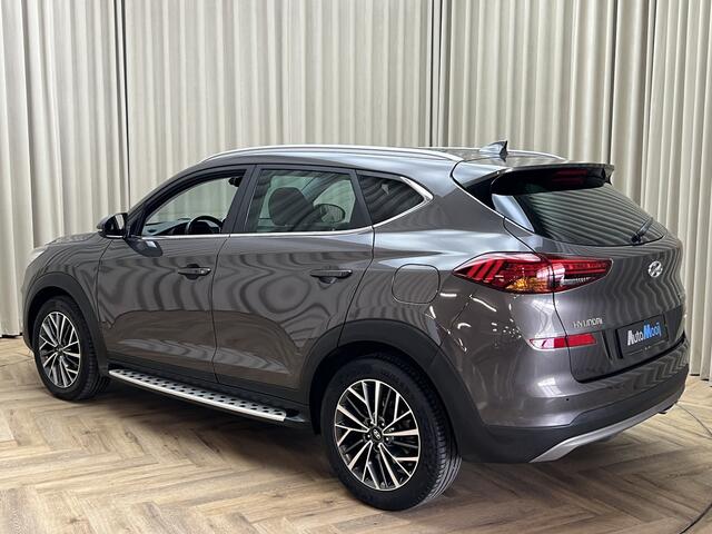 Hyundai TUCSON 1.6 T-GDI *Automaat* Leder / Eerste Eigenaar / Carplay / Cruise / Stoelverwarming / SideSteps / Navigatie / Elek. Stoelen / Camera / 18'' LMV