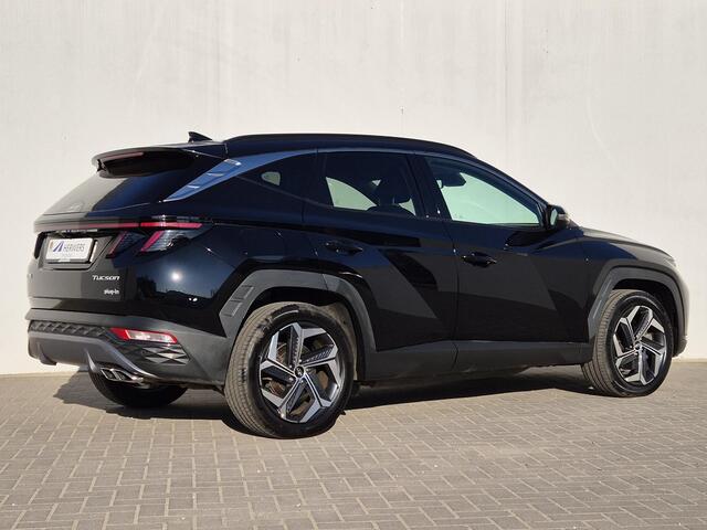 Hyundai TUCSON 1.6 T-GDI PHEV Plug-in Comfort Smart 4WD Automaat / Accu SoH 100% / Apple Carplay Android Auto / Trekgewicht 1350 Kg / Elektrische achterklep / Adaptief cruise control / Stuur-, en Stoelverwarming / Achteruitrijcamera /